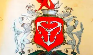 Herb Gdyni: czerwona tarcza z białym kotwicą, podtrzymywana przez dwa gryfy. Na górze czerwony smok i kotwica.
