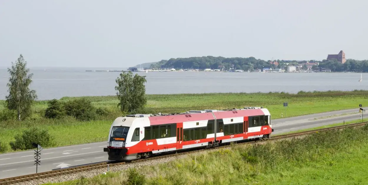 Zdjęcie Czy na Hel można dojechać pociągiem? Sprawdź dostępne połączenia