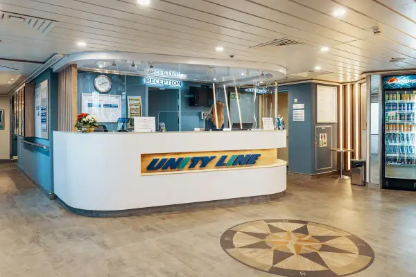 Recepcja Unity Line na promie. Czekamy na rejs, by poczuć prom skania.